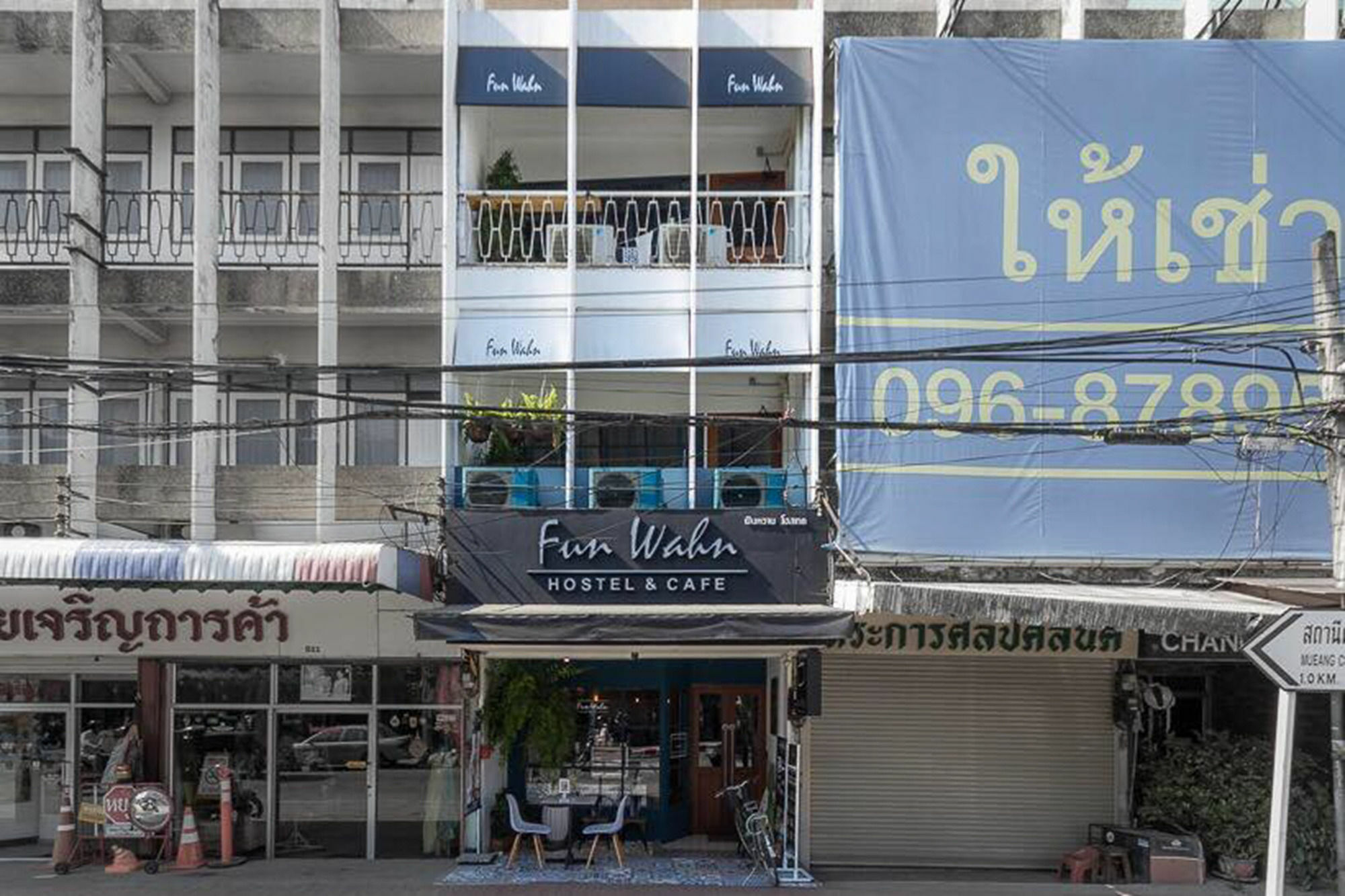 Funwahn Hostel And Cafe Chiang Mai Exteriör bild