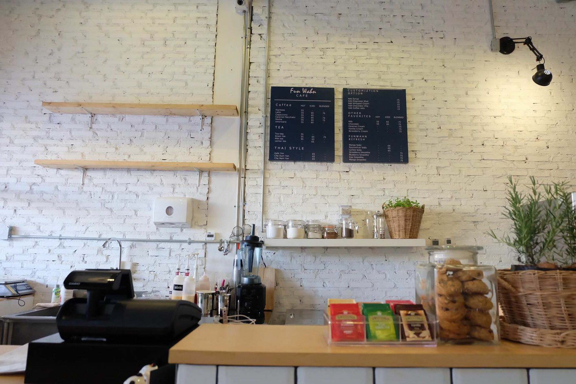 Funwahn Hostel And Cafe Chiang Mai Exteriör bild